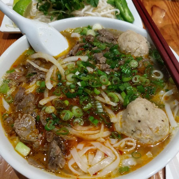 2/8/2018 tarihinde Chung H.ziyaretçi tarafından Nong Lá Cafe'de çekilen fotoğraf