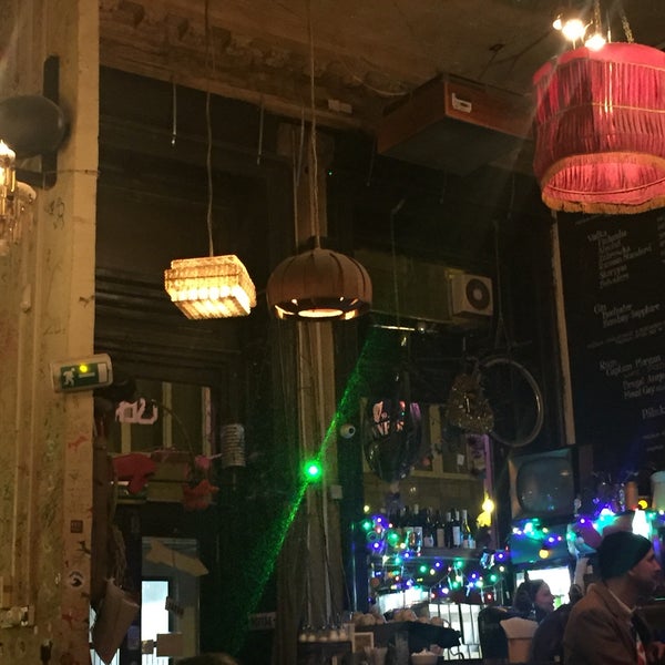 3/7/2019에 Zeynep O.님이 Csendes Vintage Bar &amp; Cafe에서 찍은 사진