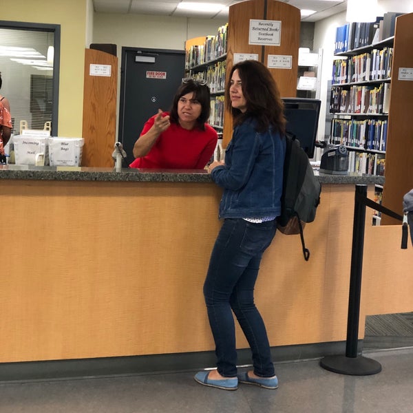 9/5/2019にMariana S.がAmerican River College Beaver Bookstoreで撮った写真