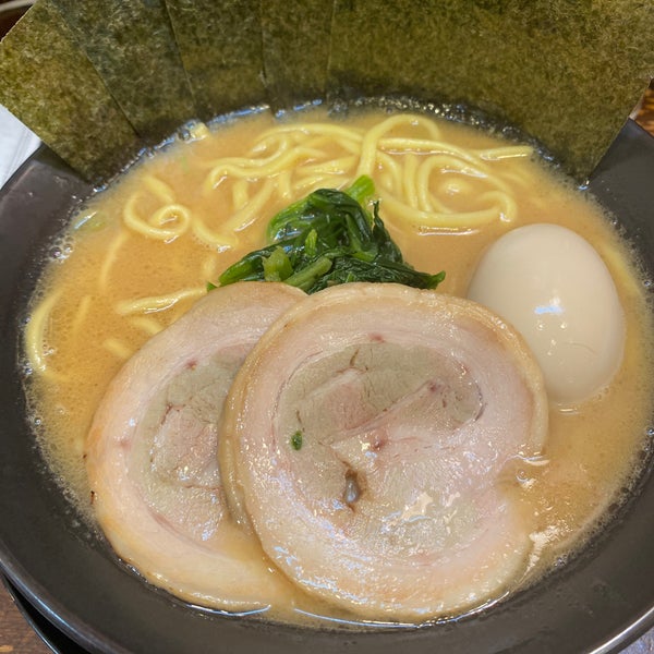 横浜家系ラーメン 王子家 329 Clientes