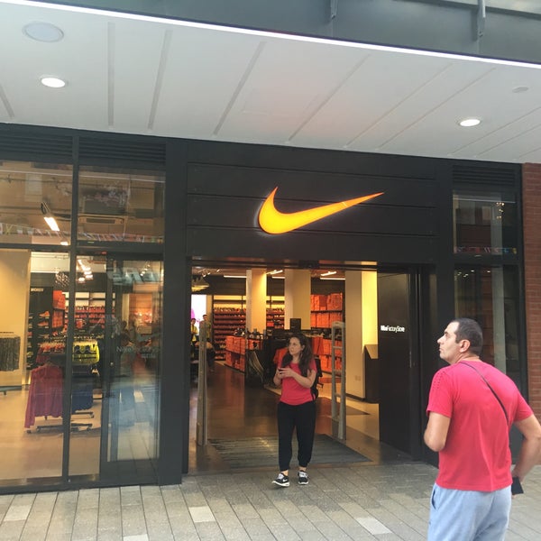 nike outlet in lakeside