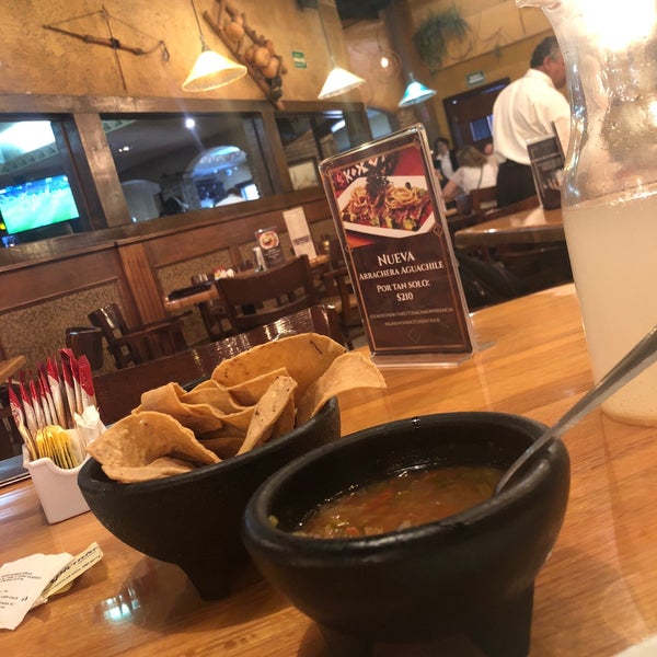 Das Foto wurde bei Tierra Santa Restaurante von Gladys M. am 10/2/2018 aufgenommen