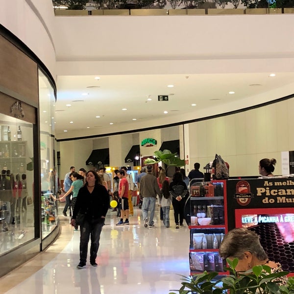 Foto tirada no(a) Shopping Iguatemi por Gladys M. em 8/25/2018