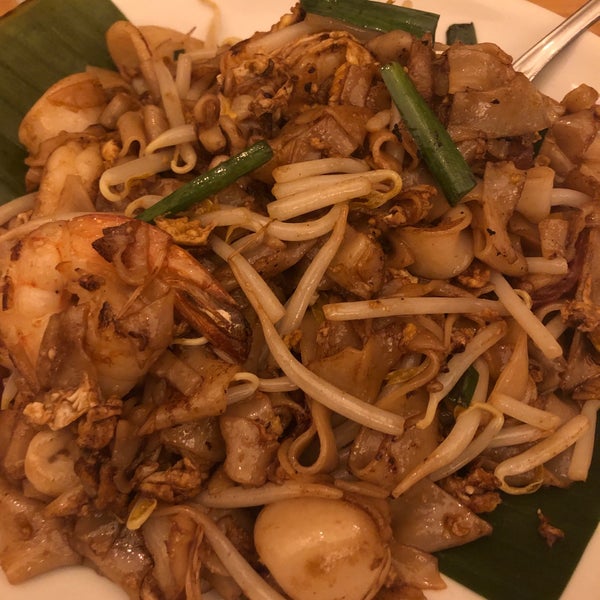 Das Foto wurde bei Wok Wok Southeast Asian Kitchen von Melody V. am 5/15/2019 aufgenommen