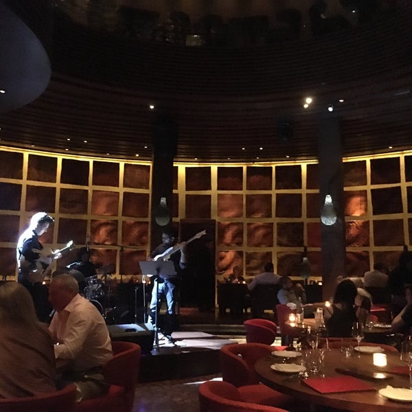 Foto diambil di Qbara Restaurant Lounge &amp; Bar oleh Ala S. pada 11/21/2015