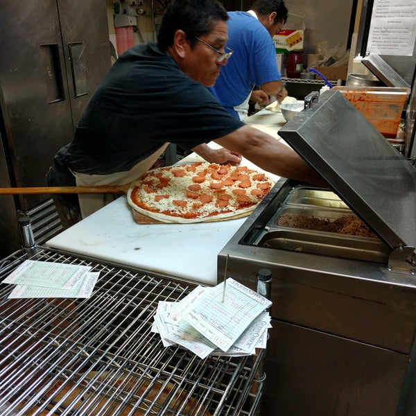 Das Foto wurde bei Bibo&#39;s NY Pizza von James M. am 9/24/2016 aufgenommen