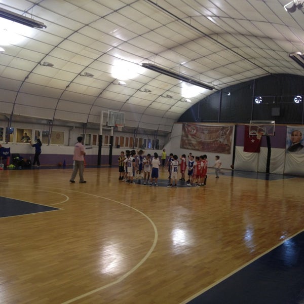 3/10/2013에 Eren O.님이 Hidayet Türkoğlu Basketbol ve Spor Okulları Dikmen에서 찍은 사진