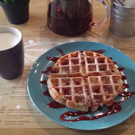 3/29/2014 tarihinde Alina E.ziyaretçi tarafından Cake &amp; Coffee'de çekilen fotoğraf