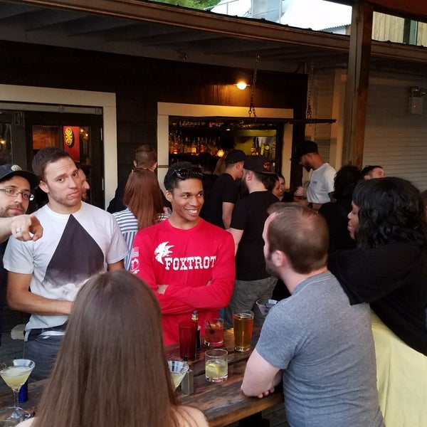 4/16/2018 tarihinde Dehron H.ziyaretçi tarafından Clive Bar'de çekilen fotoğraf