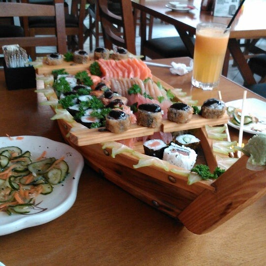 Photo taken at Haikai Sushi by Ana Paula L. on 8/14/2013