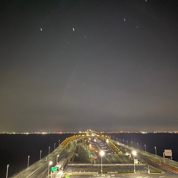 次での写真 海ほたる 喫煙所 木更津市の広場