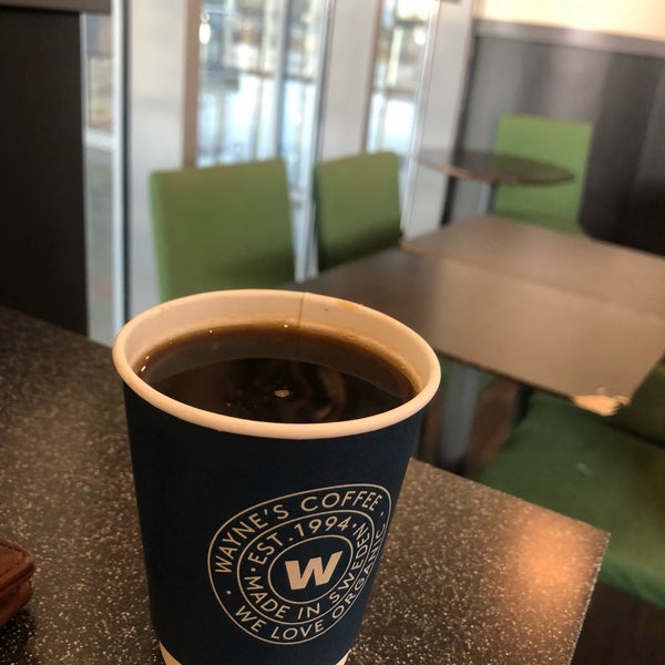 Photo taken at Wayne&#39;s Coffee by محمد بن ف. on 3/11/2019