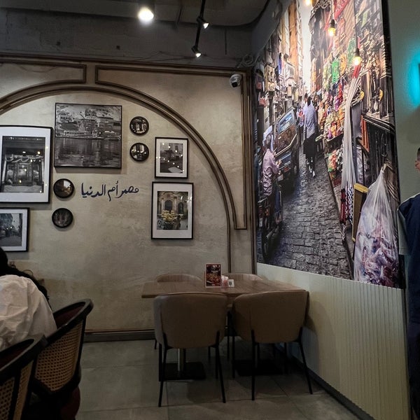 Foto diambil di Hadoota Masreya Restaurant &amp; Cafe oleh ٧٧ pada 5/9/2023