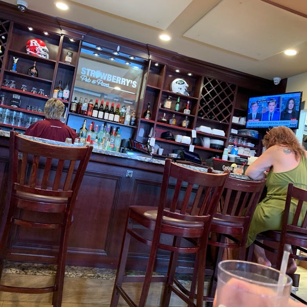 Photo taken at Strawberry&#39;s Pub &amp; Pizza by Eileen T. on 6/8/2019