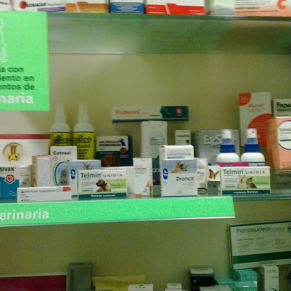 รูปภาพถ่ายที่ Farmacia DOLORES GOMEZ ROAN โดย Angel M. เมื่อ 3/27/2014