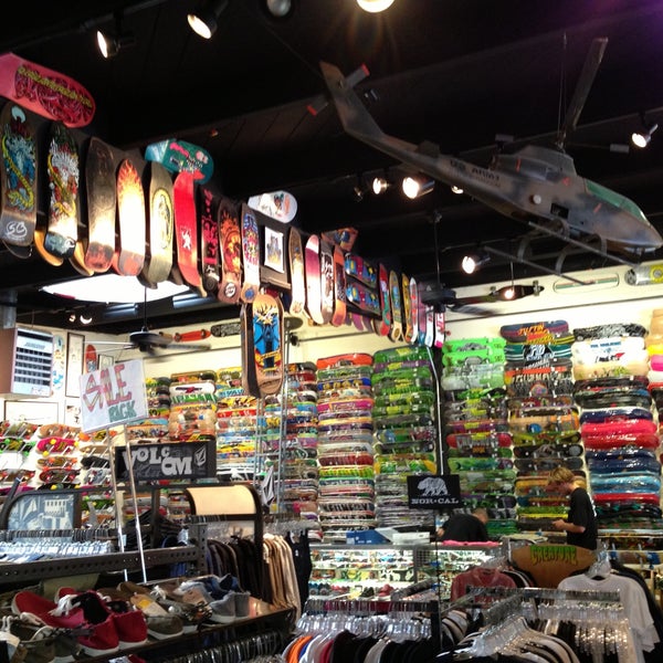 5/11/2013에 Gabriel C.님이 Santa Cruz Skate and Surf Shop에서 찍은 사진