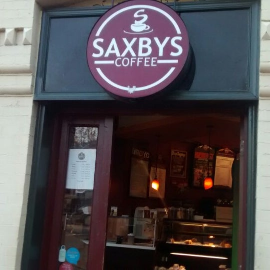 Das Foto wurde bei Saxbys Coffee von Sasha am 4/1/2014 aufgenommen
