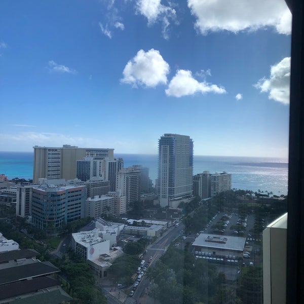 รูปภาพถ่ายที่ Holiday Inn Express Honolulu-Waikiki โดย Taki 0. เมื่อ 1/20/2019