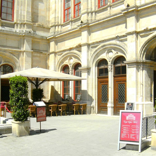 Das Foto wurde bei Café Oper Wien von Friedrich C. am 4/13/2013 aufgenommen