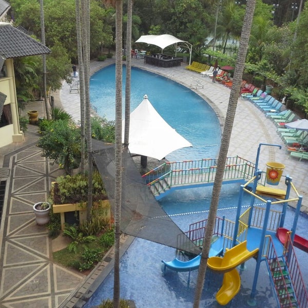 Photo prise au Kota Bukit Indah Plaza Hotel par Aditya Eka P. le9/14/2013
