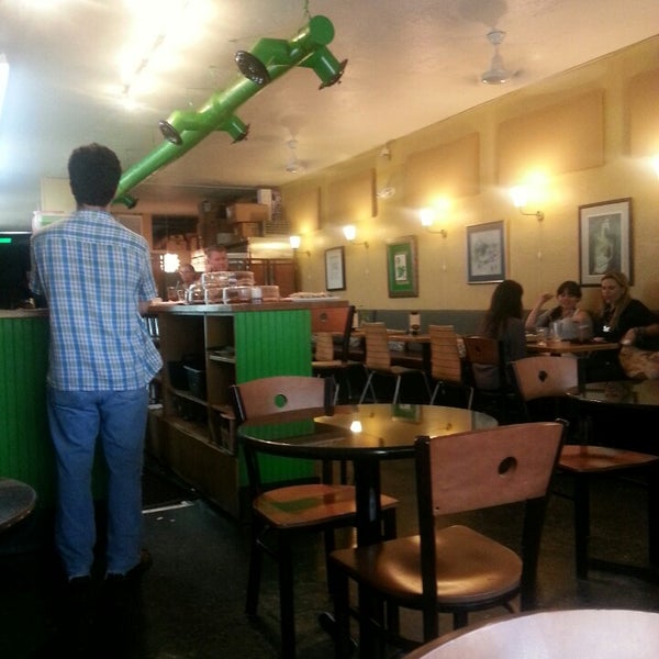 Foto tirada no(a) Green Gables Cafe por Rob M. em 6/28/2013