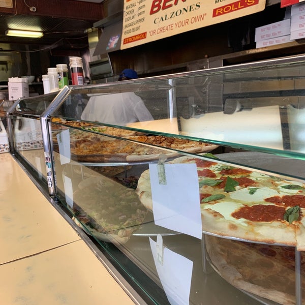 Photo taken at Ben&#39;s Pizzeria by Varada G. on 5/11/2019