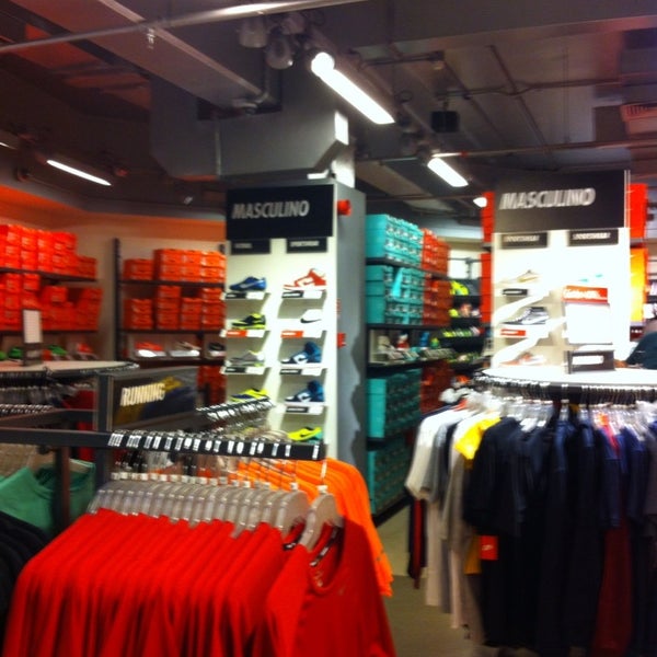 outlet nike shopping light