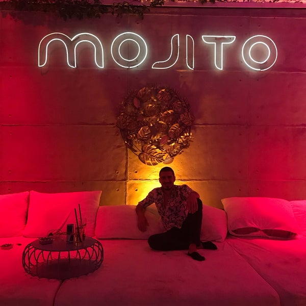 Foto tomada en Mojito Lounge &amp; Club  por 😀 el 8/17/2019