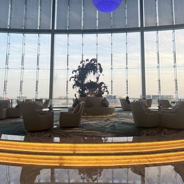 รูปภาพถ่ายที่ Conrad Abu Dhabi Etihad Towers โดย .. เมื่อ 2/24/2023