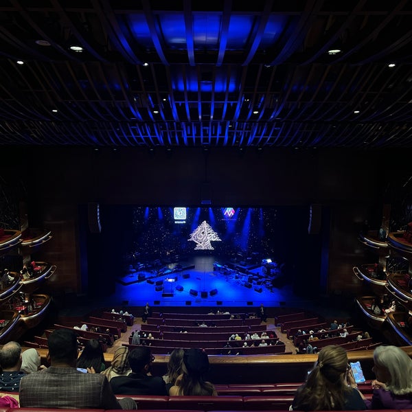 Foto diambil di Dubai Opera oleh . pada 3/10/2023