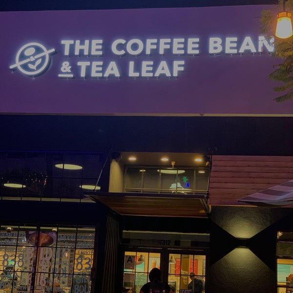 Снимок сделан в The Coffee Bean &amp; Tea Leaf пользователем M 1/6/2020