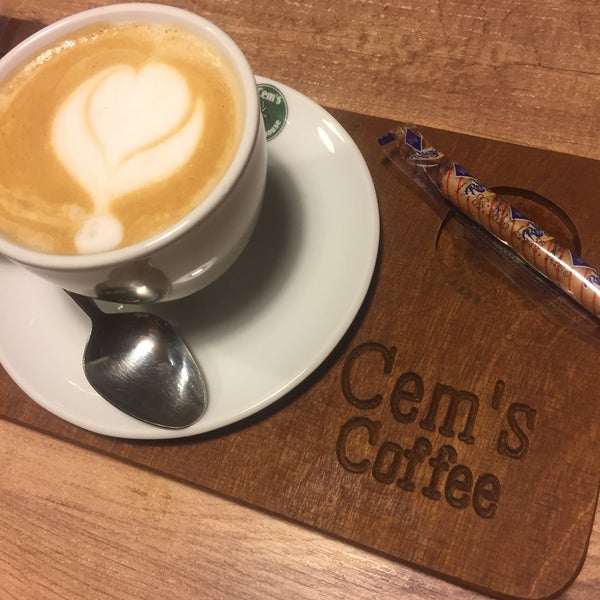 Das Foto wurde bei Cem&#39;s Coffee &amp; Tea House von Cem&#39;s Coffee &amp; T. am 8/23/2019 aufgenommen