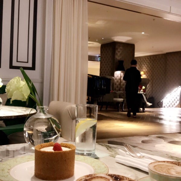 รูปภาพถ่ายที่ London Marriott Hotel Grosvenor Square โดย Razan เมื่อ 6/10/2019