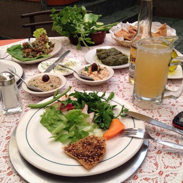 รูปภาพถ่ายที่ Restaurant Árabe Miguel โดย Lourdes F. เมื่อ 6/8/2014