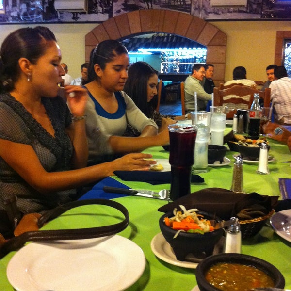 5/15/2013에 Karla T.님이 Steak Palenque에서 찍은 사진