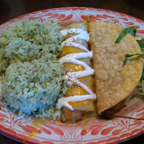 รูปภาพถ่ายที่ Abuelo&#39;s Mexican Restaurant โดย Woo W. เมื่อ 8/23/2013