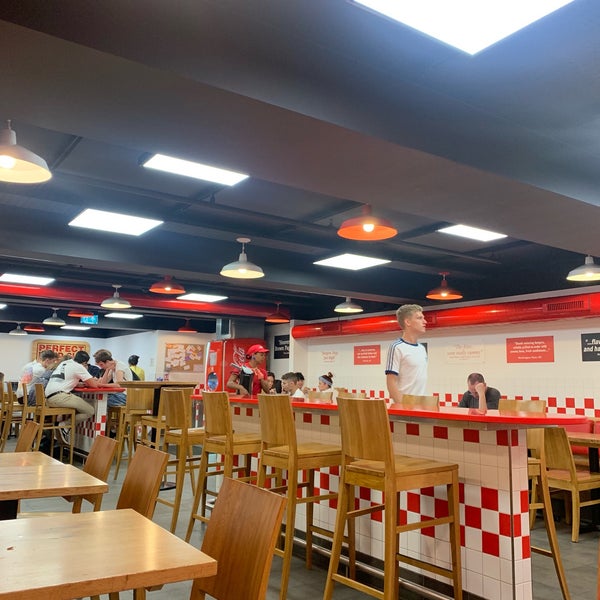 Photo taken at Five Guys by ♊️🇸🇦 on 7/5/2019