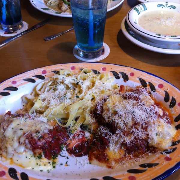 Photo taken at Olive Italian Restaurant by Estrella C. on 4/17/2014