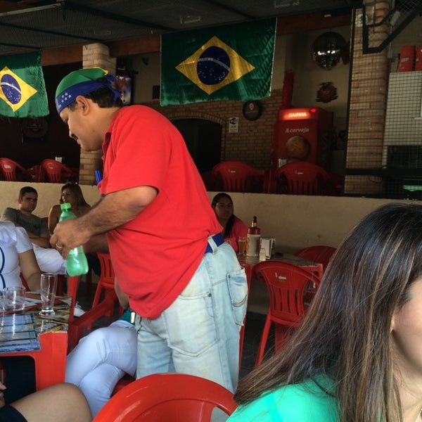 O bar esta despreparado para a copa, abriram pouco antes, cheguei 15:20 e ha dificuldades na cozinha pra atender. Chegaram a falar que nao haveria fritas. Pena pois o lugar e bom, tem telao e bom som.