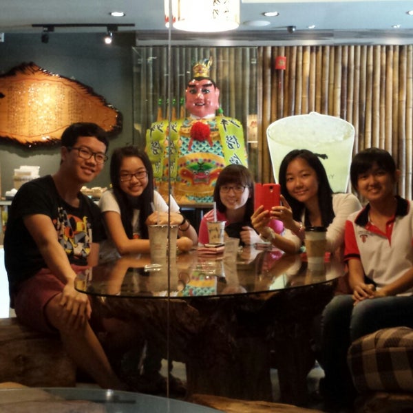 7/23/2013 tarihinde Eileen E.ziyaretçi tarafından YiCha Cafe'de çekilen fotoğraf