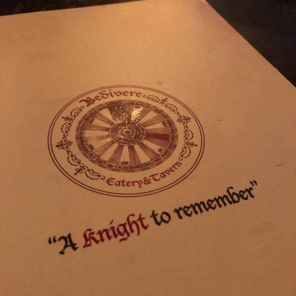 I went to this place based on a recommendation and i’m glad that i did. Steak was awesome. Cocktails are named after the knights of the round table. Would be great if the bar was round as well :)