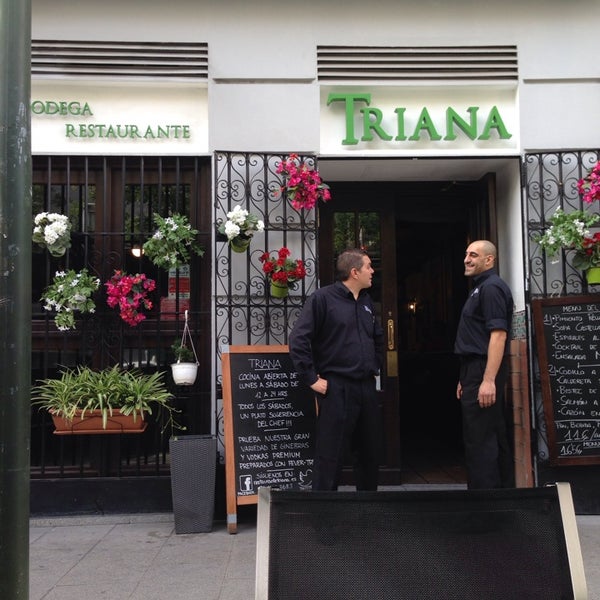 รูปภาพถ่ายที่ Restaurante Triana โดย Think O. เมื่อ 10/15/2013