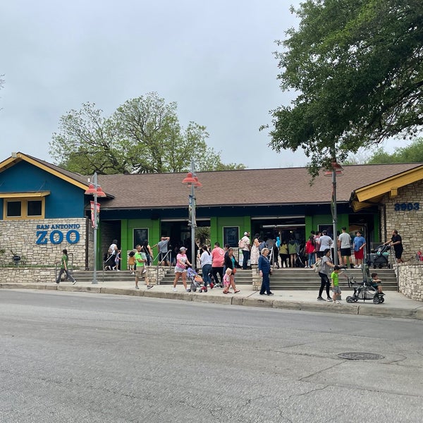 Foto tirada no(a) San Antonio Zoo por Will L. em 4/16/2022