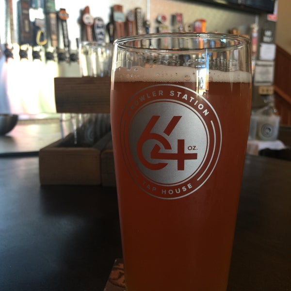 Photo taken at 64 oz Taphouse by Diana G. on 7/24/2015