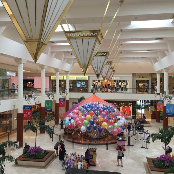 68 South Coast Plaza Mall Images, Stock Photos, 3D objects
