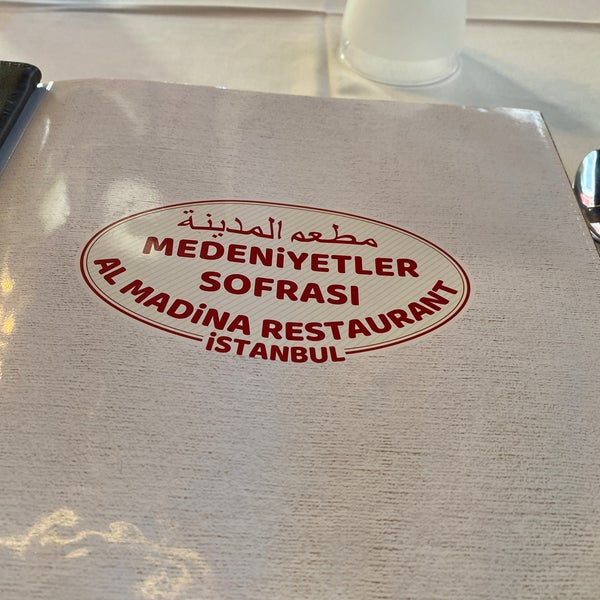 Foto tirada no(a) Al Madina Restaurant İstanbul مطعم المدينة اسطنبول por Omar ♊️ ✈️ em 6/28/2023