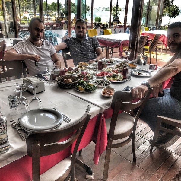Foto diambil di Kolcuoğlu Restaurant oleh Mehmet Ç. pada 5/21/2017