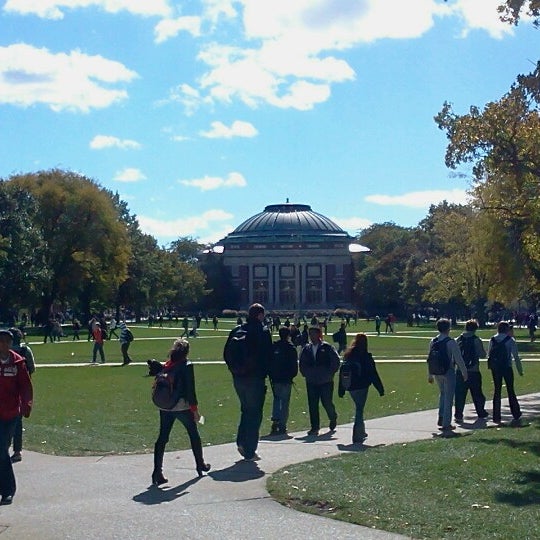 Foto tomada en University of Illinois  por Andy M. el 10/10/2012