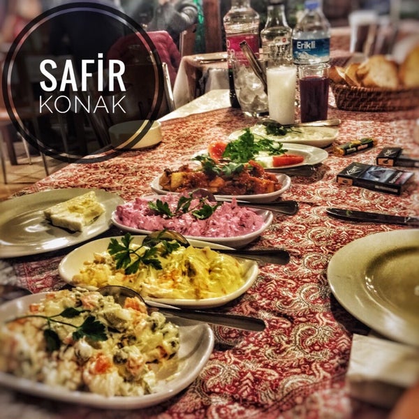 Foto diambil di Safir Konak Hotel &amp; Restaurant oleh ⚜️İrem B. pada 12/4/2019