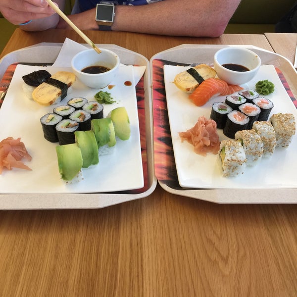 รูปภาพถ่ายที่ My Wok &amp; Sushi โดย Raddy เมื่อ 7/13/2018